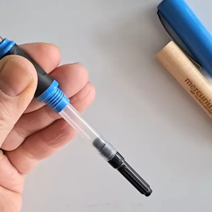 Plněn&iacute; z&aacute;sobn&iacute;ku a či&scaron;těn&iacute; pera | mercurius.cz