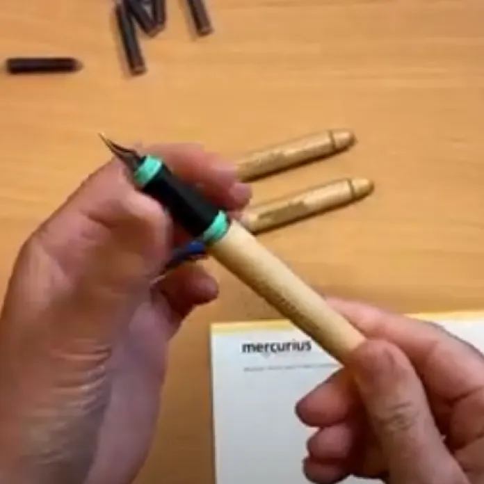 Výměna bombičky v plnicím peru | mercurius.cz